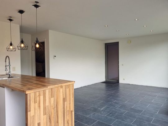 Knap gelijkvloers éénslaapkamerappartement met tuin en garagebox. - Photo 1