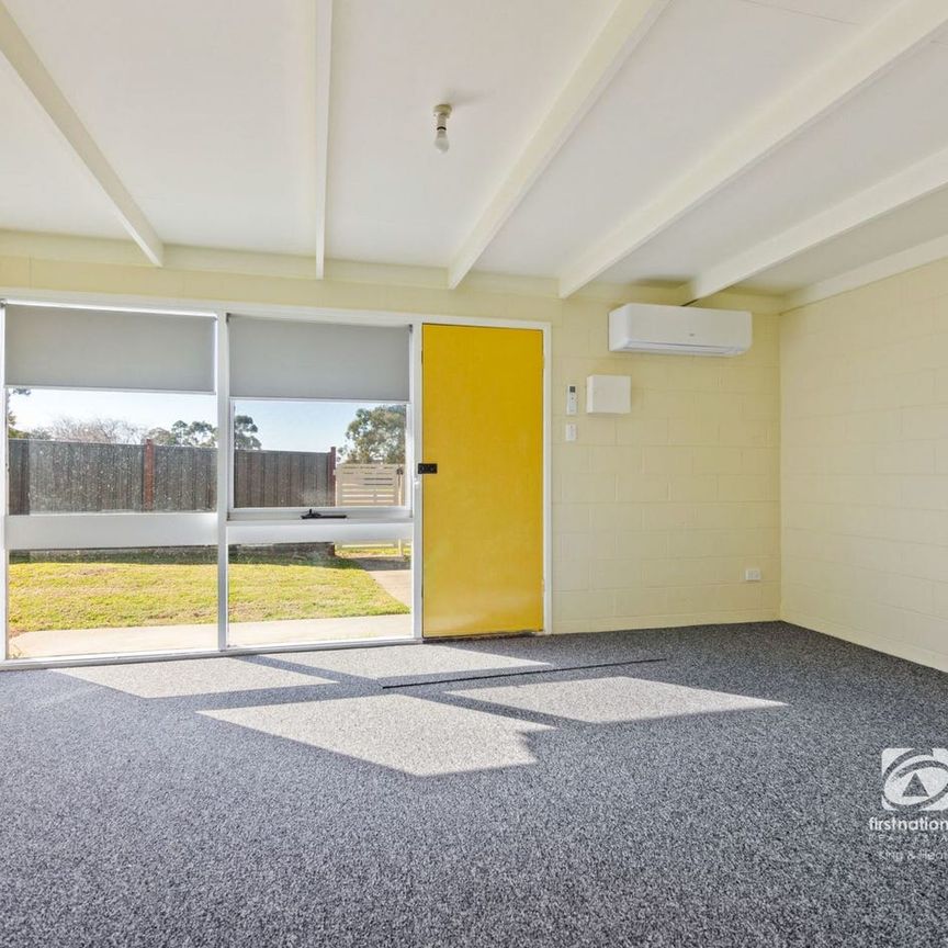 UPDATED & CONVENIENT! - Photo 1