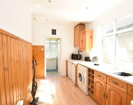 Tenby Close, Romford, RM6 - Photo 5