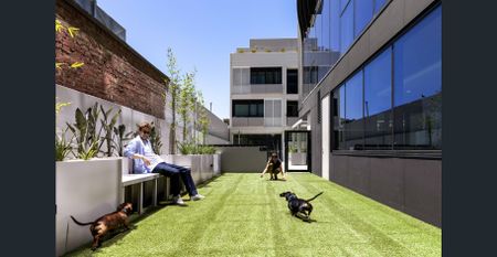 Extra large, brand new one-bedroom with study and spectacular, uninterrupted city views + resort style amenity - Photo 2