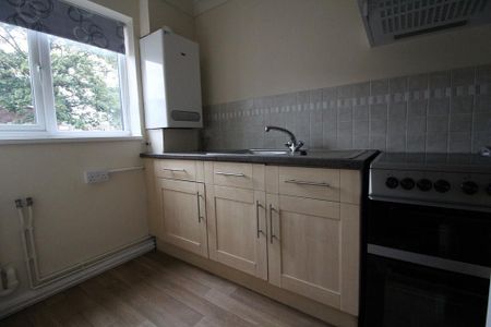 2 bedroom terraced house to rent - Photo 4