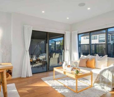 Exceptional Family Living – Modern Luxury & Ef... - Photo 1