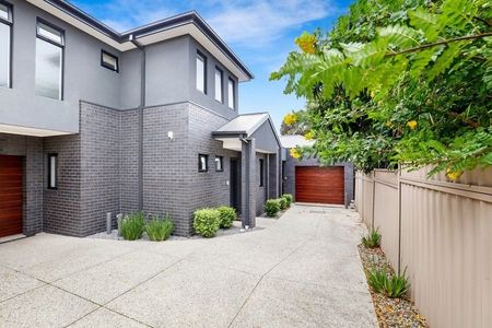 2/33 Curie Avenue, Oak Park VIC 3046 - Photo 4