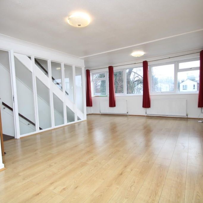 4 Bed Terraced House, Chichele Gardens, CR0 - Photo 1