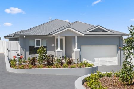 Contemporary Bowral Townhome with Picture Perfect Views! - Photo 4