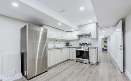 For Lease - 122 Bonnie Braes Drive, Brampton, Ontario - Photo 2