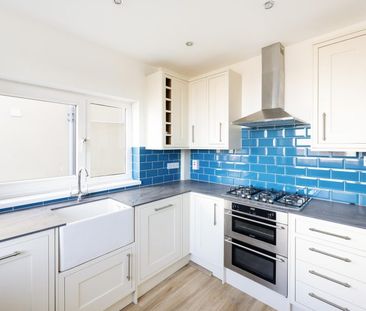 4 Bed House - Photo 6