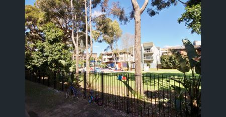 FANTASTIC FAMILY UNIT! - Photo 5