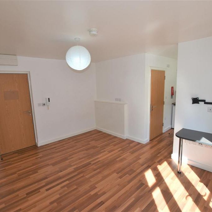 Studio to rent - Photo 1