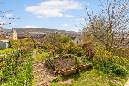 3 bedroom terraced house to rent - Photo 3