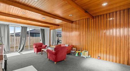 Warm & Spacious 3-Bedroom Family Home - Photo 2