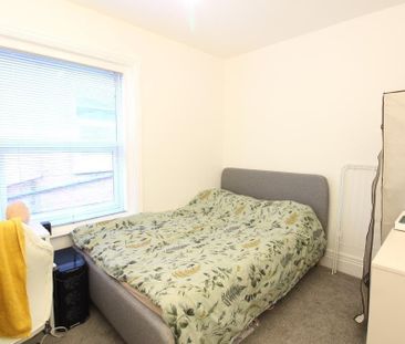 4 bedroom semi-detached house to rent - Photo 4