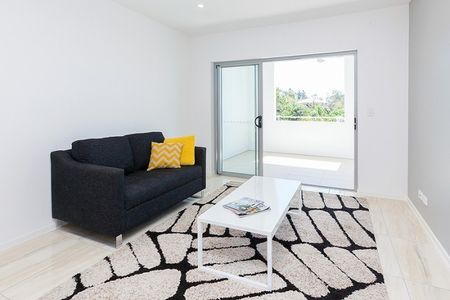 Modern 1 Bedroom Apartment in Prime Taringa Location - Photo 3