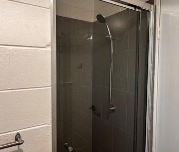 GOOD AS NEW - CLOSE TO EVERYTHING AT TORQUAY - Photo 4