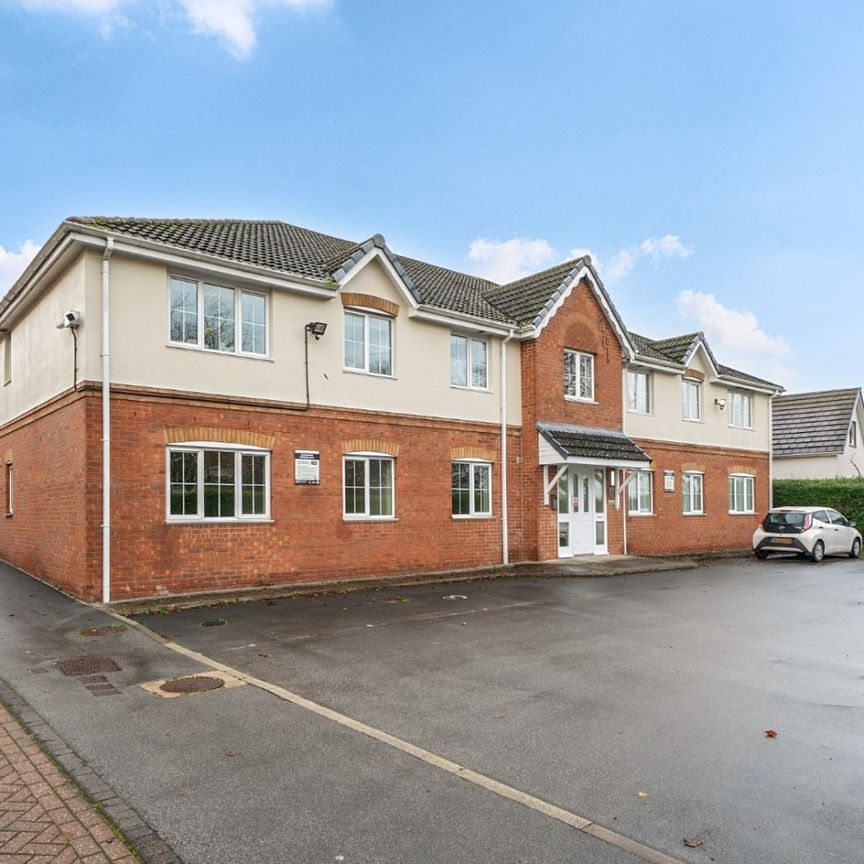 2 bedroom Flat To Let - Photo 1