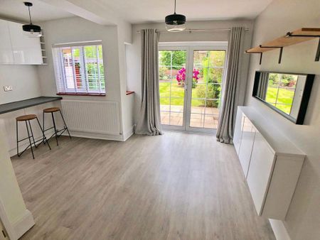 4 bedroom semi-detached house to rent - Photo 3