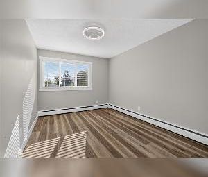 2 Bed 1 Bath Multi Level Unit Inglewood Edmonton - Photo 3