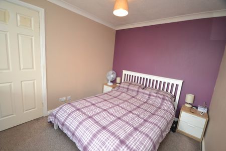 References Pending - 3 bed Semi-Detached House - Photo 3