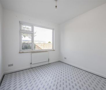 3 bedroom detached bungalow to rent - Photo 3