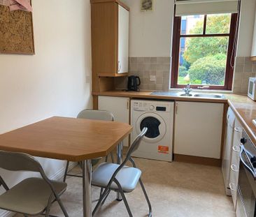 2 bedroom flat to rent - Photo 6