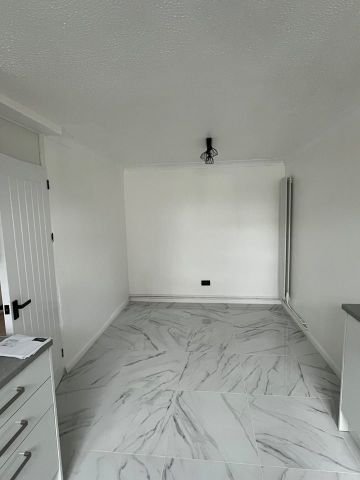 3 Bed Maisonette, Benson Close, TW3 - Photo 2