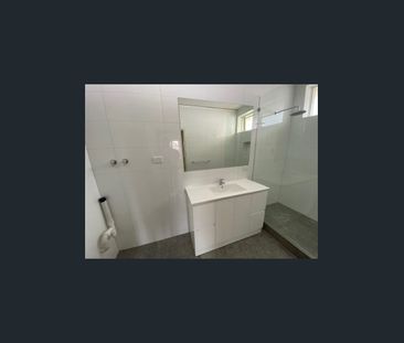 SPACIOUS APARTMENT - GREAT KITCHEN AND BATHROOM!! - Photo 5
