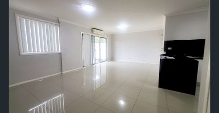 Huge Three Bedder Apartment For Rent! - Photo 2