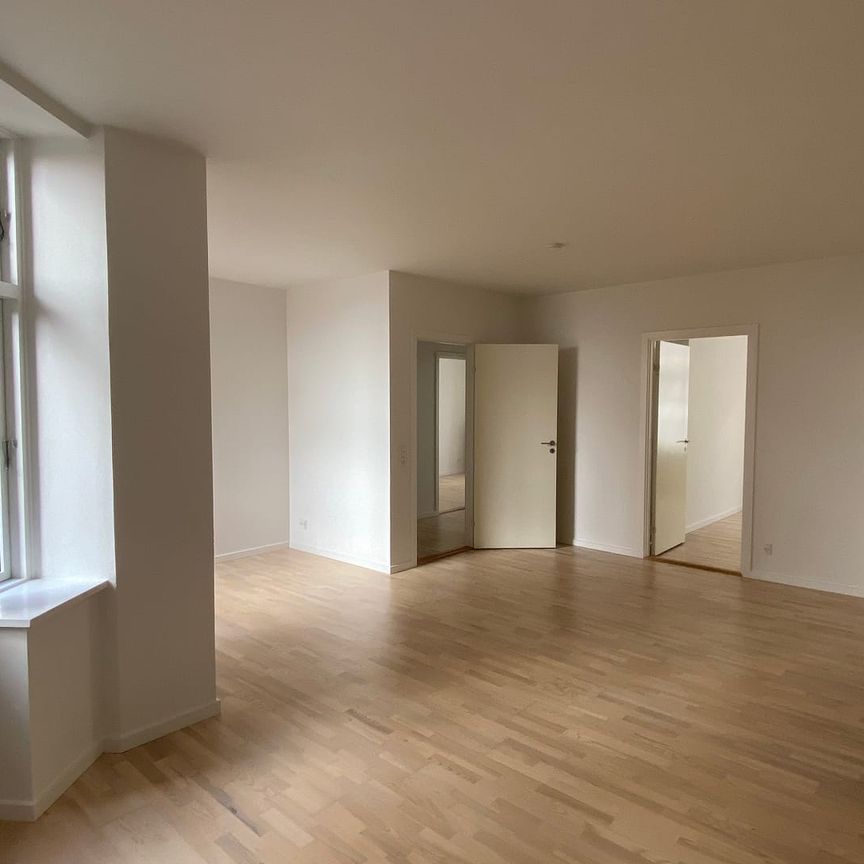 Super flot og stor lejlighed med central placering - Photo 1