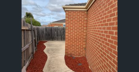 Close to Watergardens Station/Shopping Centre - Photo 5