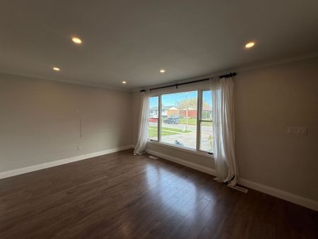 For Lease - 87 Eastdale Crescent Unit# Main Floor, Welland, Ontario - Photo 4