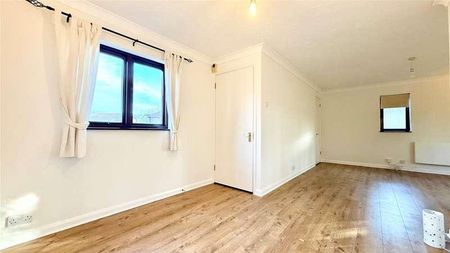 Othello Grove, Warfield, Berkshire, RG42 - Photo 2