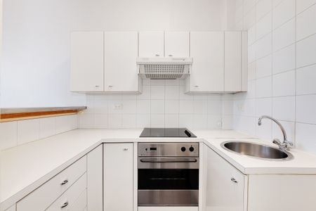 Unfurnished Open Plan One Bedroom Apartment - Photo 2