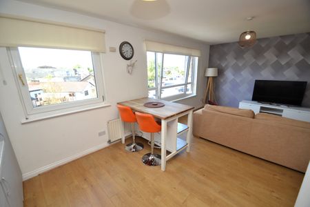 2 bed flat to rent in Hillington Road South, Glasgow, G52 - Photo 2