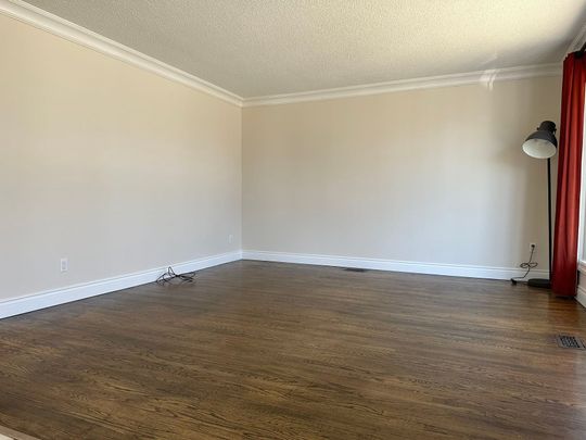 For Lease - 28 Collins Crescent, Aurora, Ontario - Photo 1