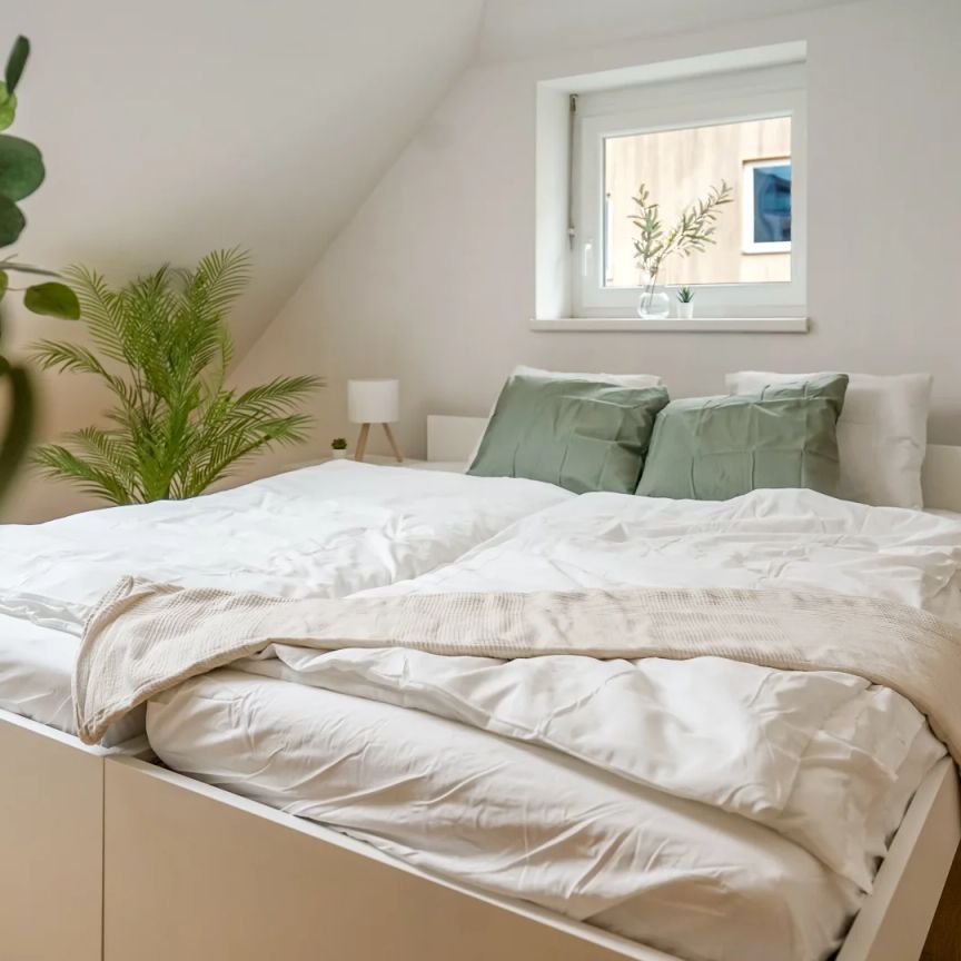 Charmante Dachgeschosswohnung in ruhiger Lage - Photo 1