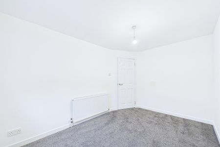 2 bedroom ground floor flat to rent - Photo 4