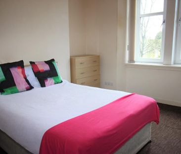 3 bedroom flat to rent - Photo 4