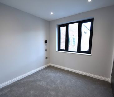 Oak End Way, Gerrards Cross, Buckinghamshire,SL9 - Photo 3