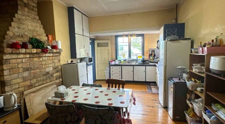 Comfortable 4-Bedroom Home in a Handy Location - Photo 4