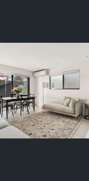 CONTEMPORARY 2 BEDROOM HOME - Photo 1
