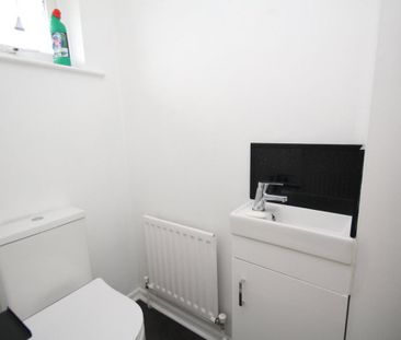 3 bedroom terraced house to rent - Photo 2