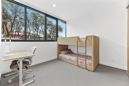 Premium Two-Bedroom Luxury Apartment close to all Amenities - Photo 5