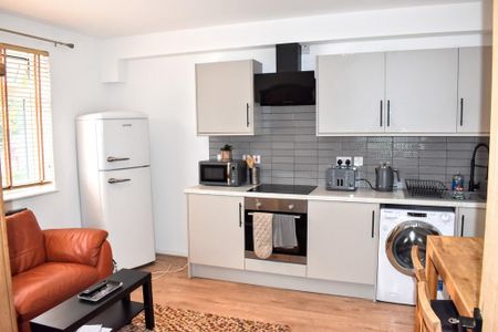 4 bedroom apartment to rent - Photo 4