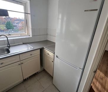 2 Bed Flat, Greenwich, SE8 - Photo 2