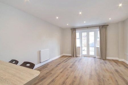 3 bedroom terraced house to rent - Photo 2