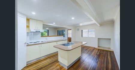 Large & Spacious 5-Bedroom Family Home – Prime Eight Mile Plains Location! - Photo 4