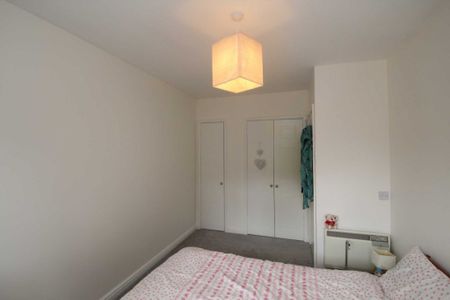 2 bed Apartment for rent - Photo 2