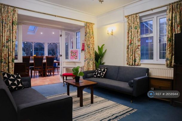 9 bedroom detached house to rent - Photo 1