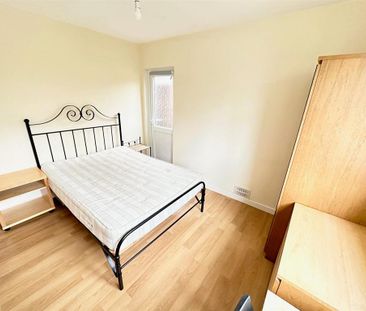 6 bedroom semi-detached house to rent - Photo 3