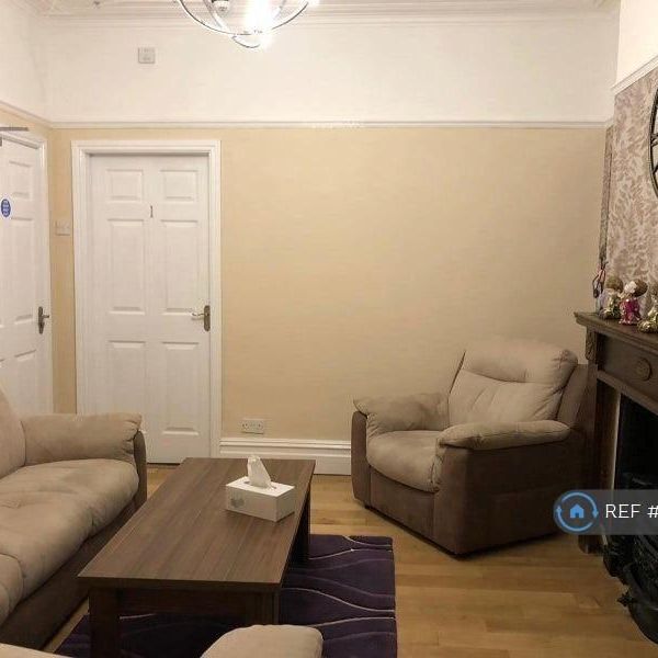 1 bedroom in a house share to rent - Photo 1